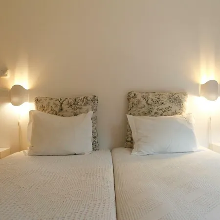 Guest house Pensao Favorita 2*